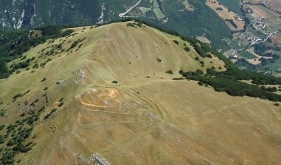 Monte Primo: Bronze and Iron Age settlement structures are visible near the top.