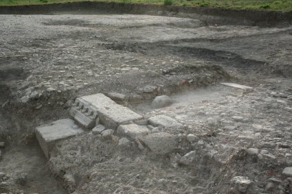 Excavations of the Roman west gate of Potentia.
